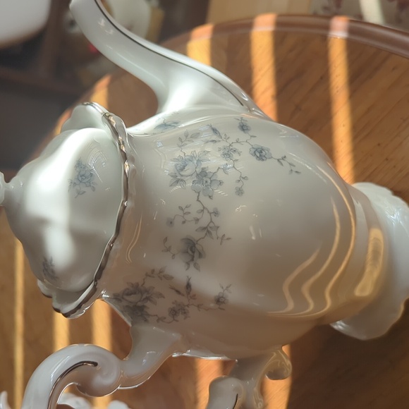 Elegant White and Blue Floral Tea Set - Picture 2 of 4